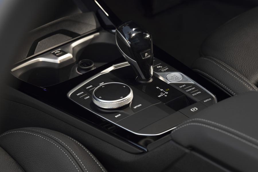 Детали интерьера BMW M135i xDrive (F40) 2019 года  (AU) (фото 7 из 35)